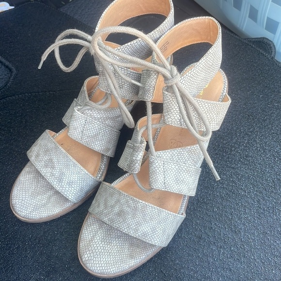 BC Born in California Vegan Snakeskin Heels Size 8.5 - Picture 6 of 10